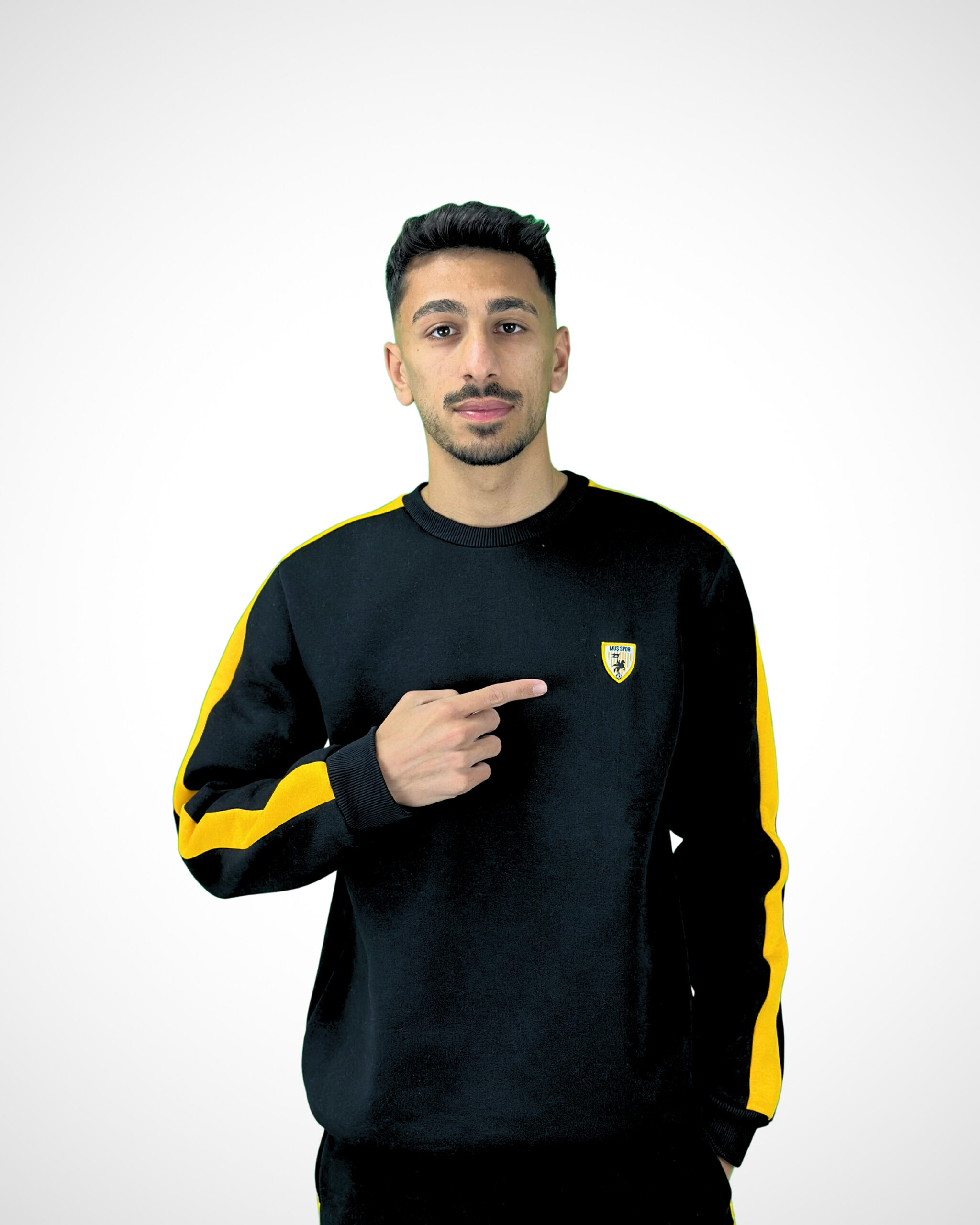 Minimalist Güç: Siyah & Sarı Kontrastlı Sweatshirt