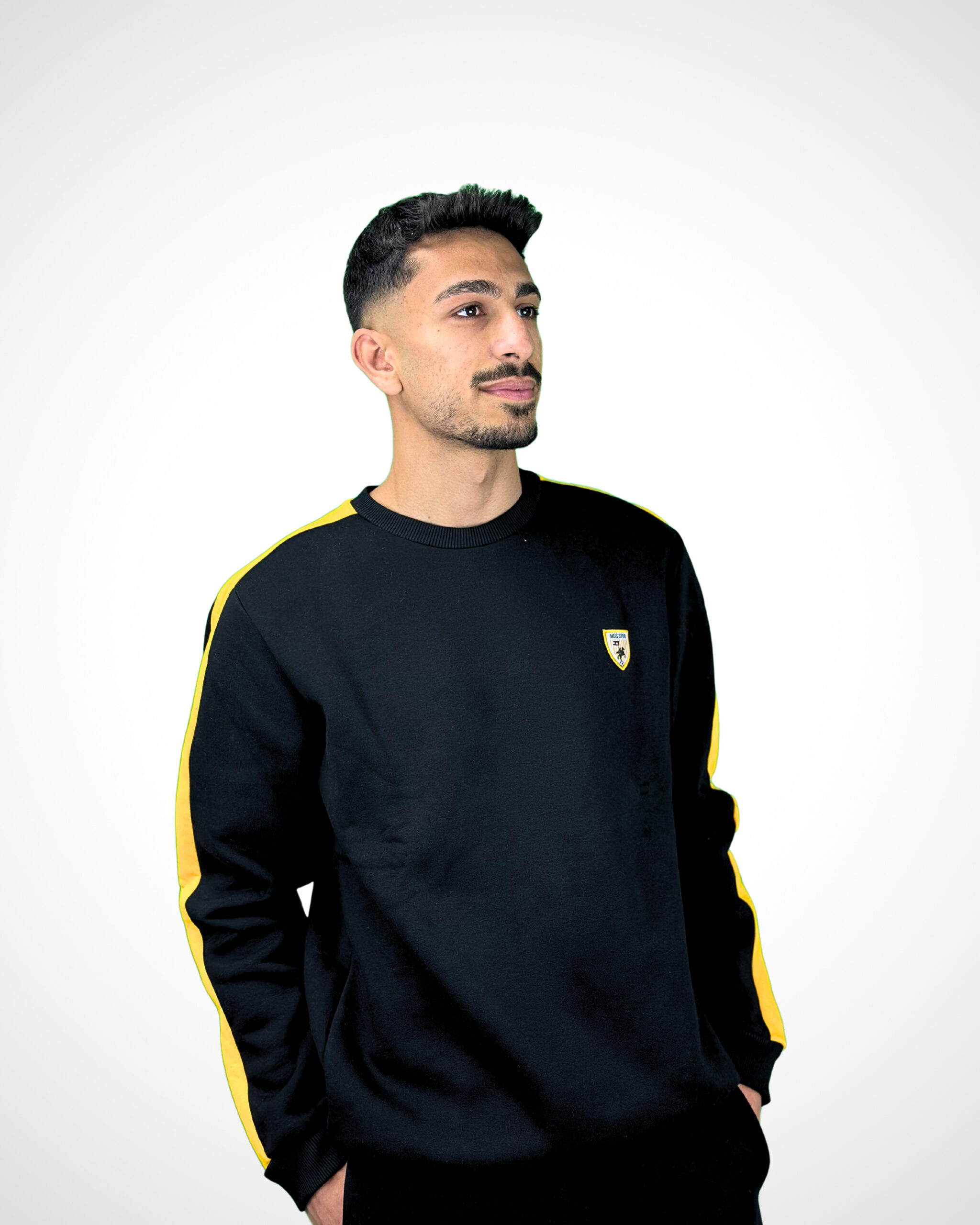 Minimalist Güç: Siyah & Sarı Kontrastlı Sweatshirt